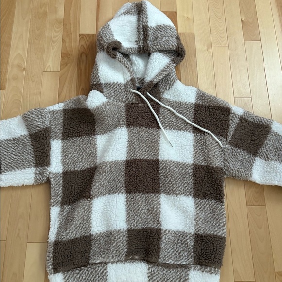 Cozy Brown and White Checkered Sweater - Picture 1 of 3